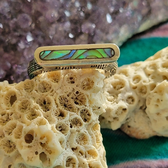 Beautiful sterling silver ring with genuine shell inlay. - Picture 2 of 8